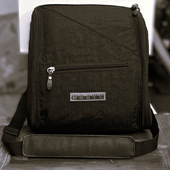 Genuine Roots Crossbody Travel Bag Unisex - Picture 3 of 5
